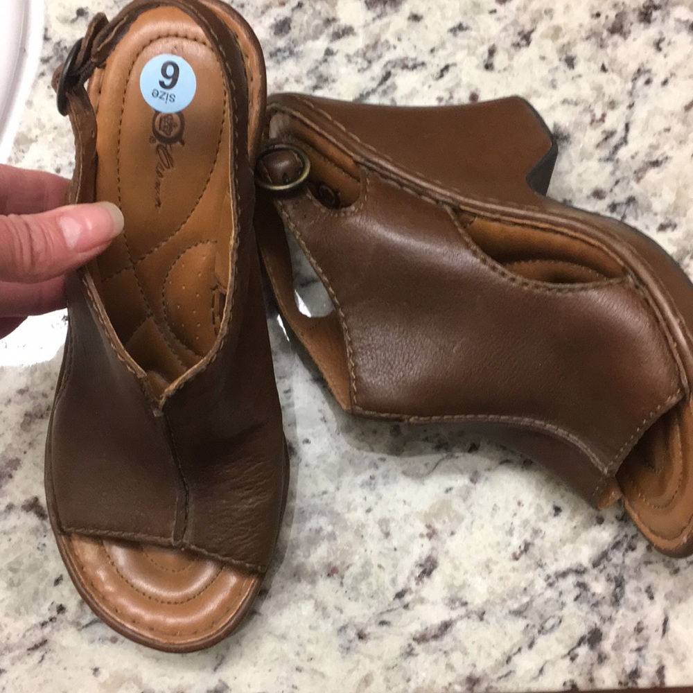 Tan Born wedges. Size 6